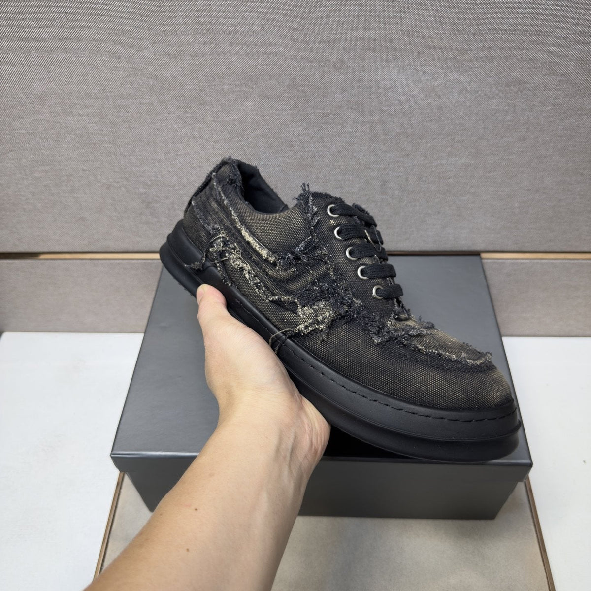 Men's Black & Charcoal Distressed Low-Top Sneakers