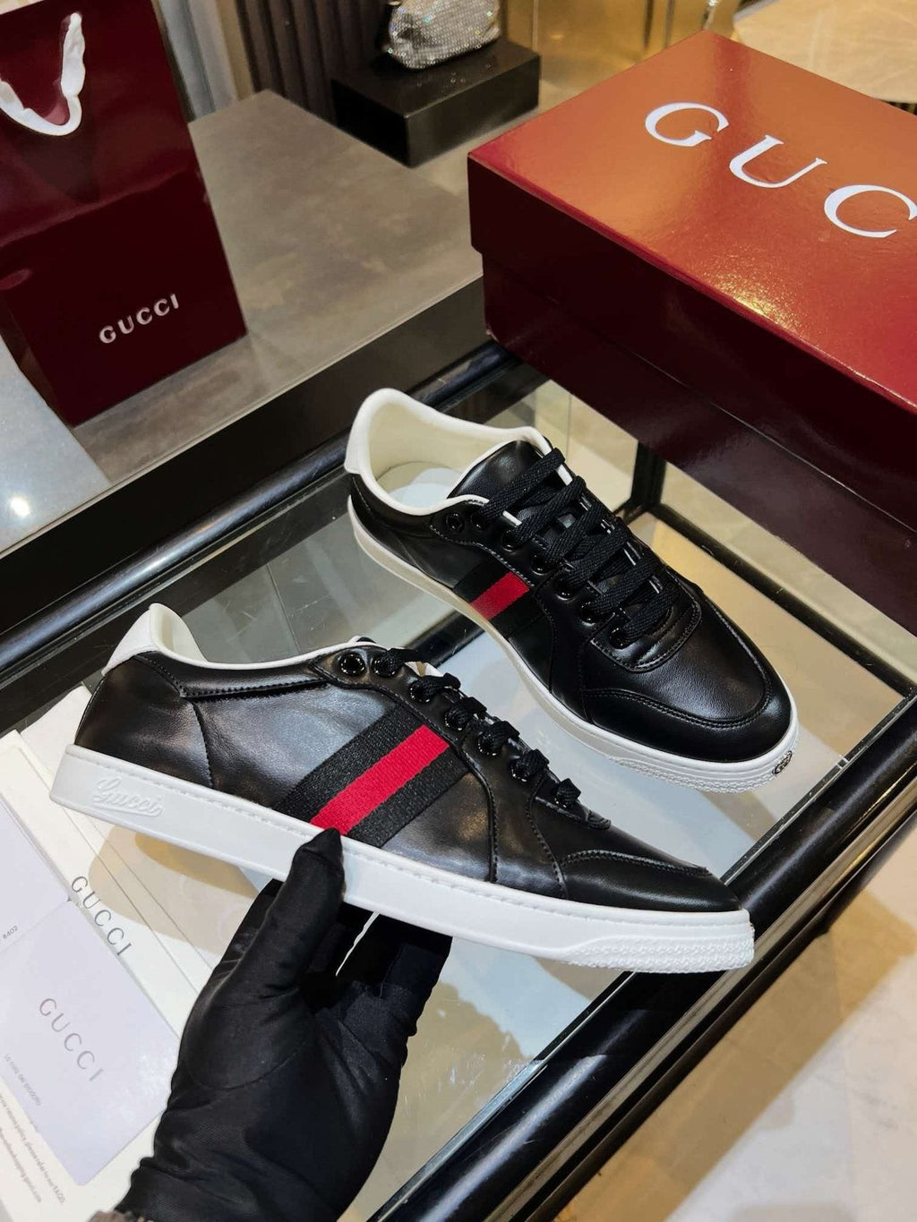 Gucci Green and Red Stripe Low-Top Sneakers - Rounded Toe