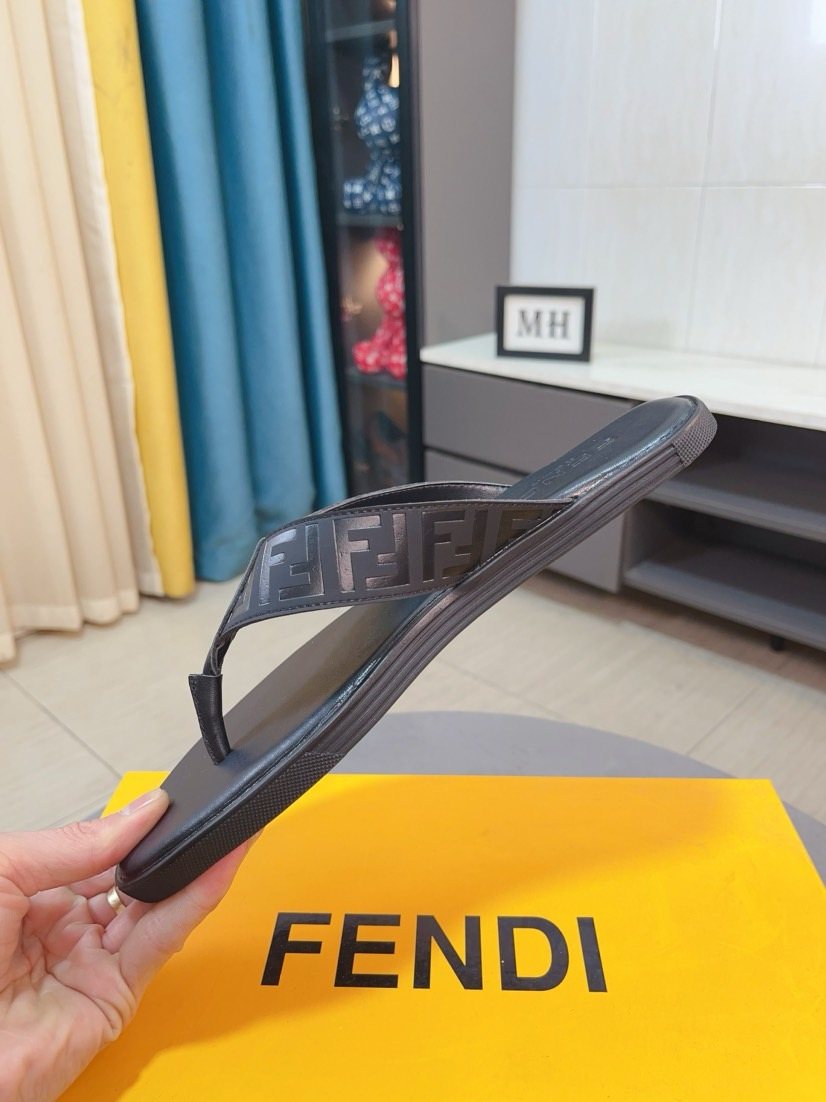 Fendi Men's FF-Pattern Thong Sandals - Black