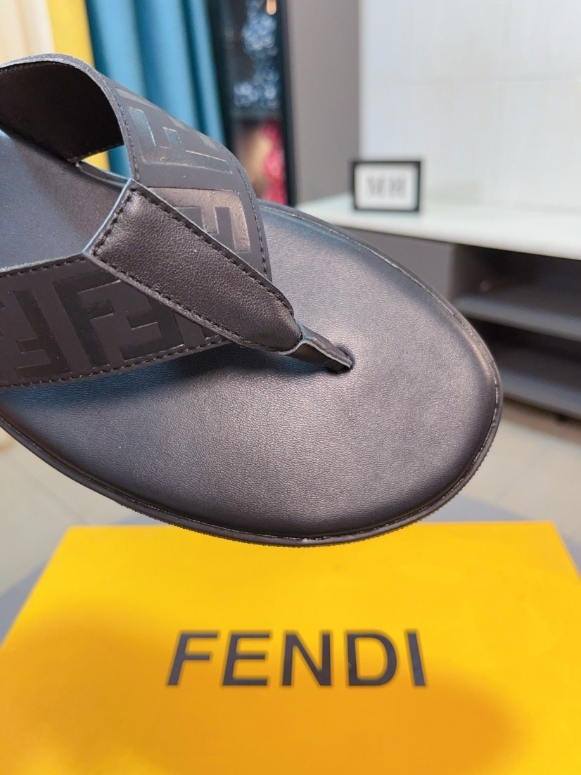 Fendi Men's FF-Pattern Thong Sandals - Black